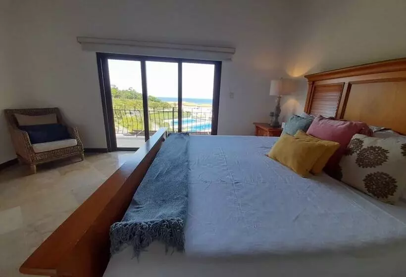 استراحتگاه Pristine Bay Villas