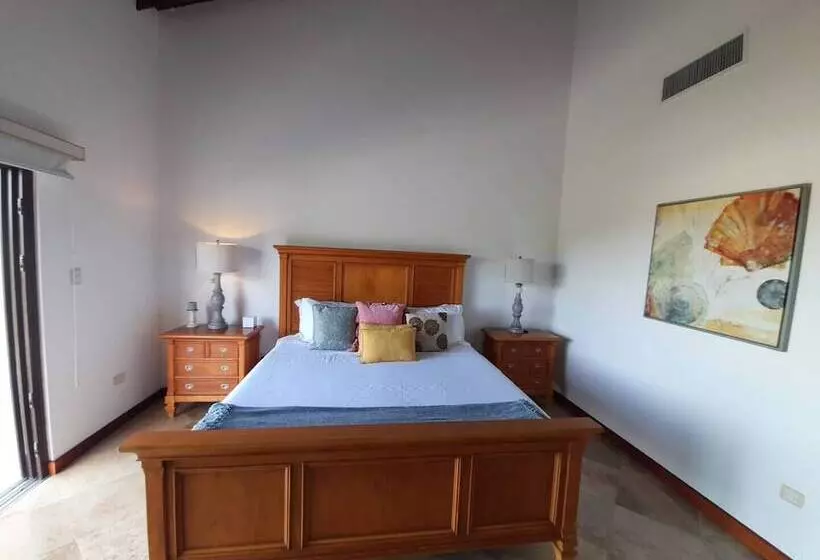 استراحتگاه Pristine Bay Villas