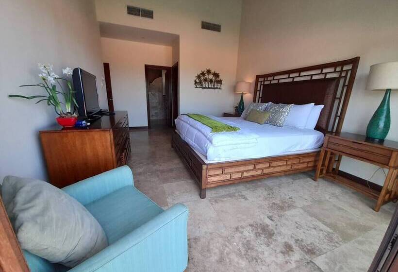 استراحتگاه Pristine Bay Villas