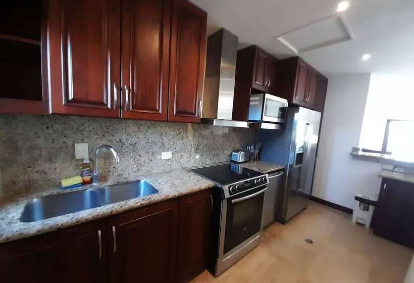 استراحتگاه Pristine Bay Villas