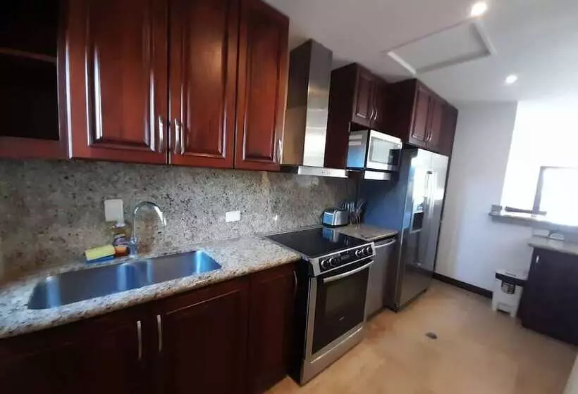 استراحتگاه Pristine Bay Villas