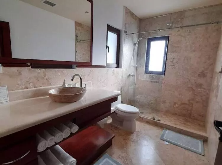 استراحتگاه Pristine Bay Villas