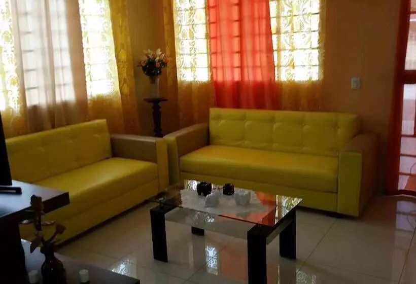 تختخواب و صبحانه Hostal Guerrillera