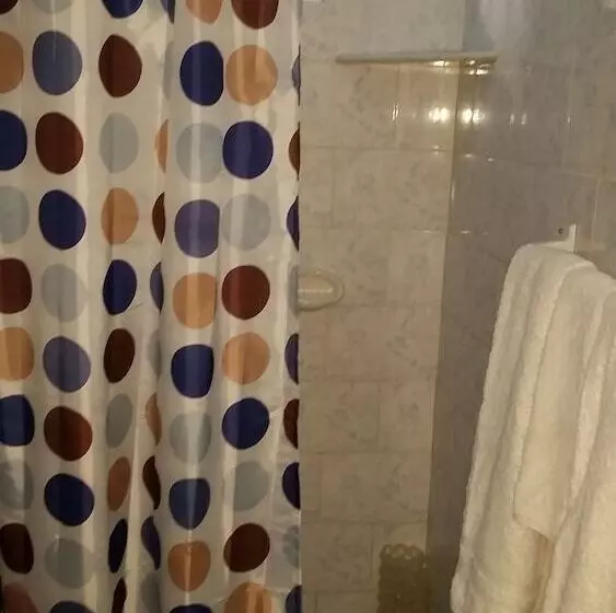 تختخواب و صبحانه Hostal Guerrillera