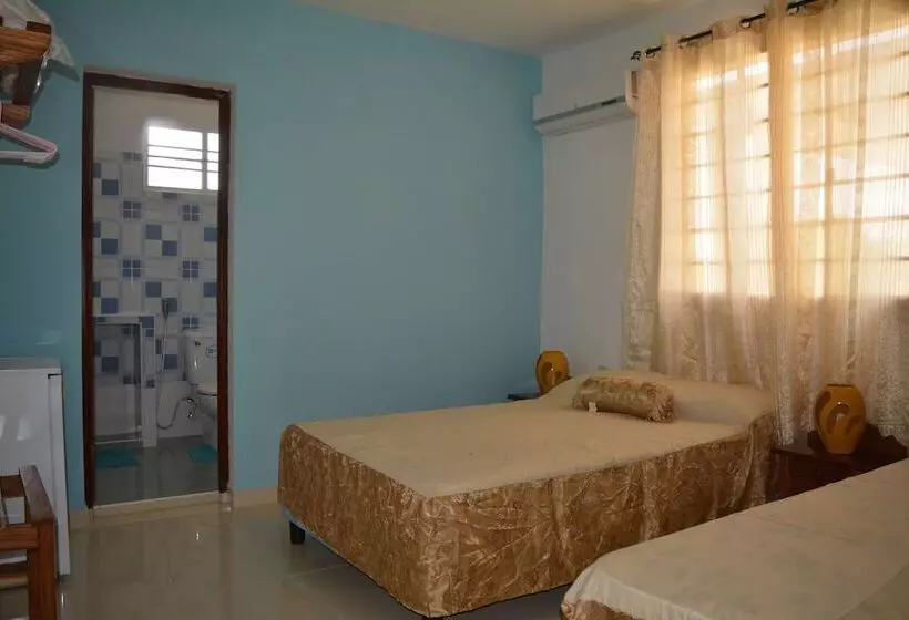 تختخواب و صبحانه Hostal Guerrillera