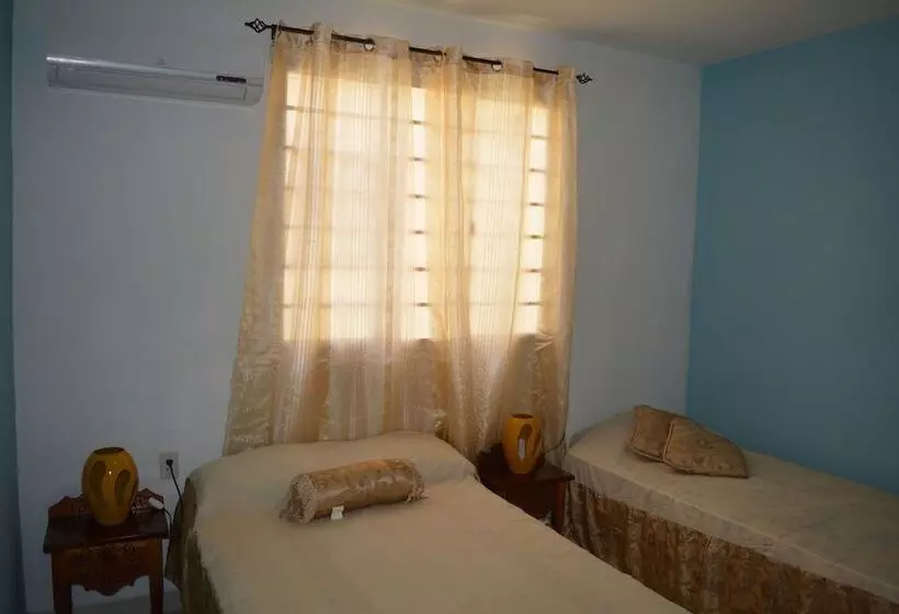 تختخواب و صبحانه Hostal Guerrillera