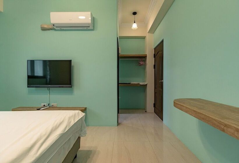 تختخواب و صبحانه Memories