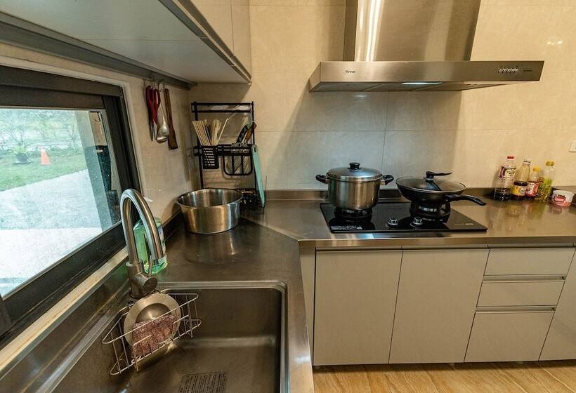 تختخواب و صبحانه Memories