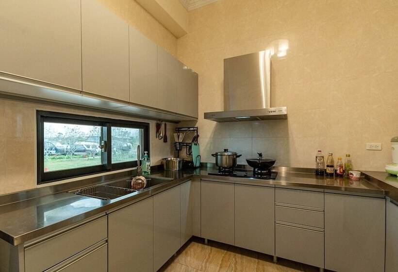 تختخواب و صبحانه Memories