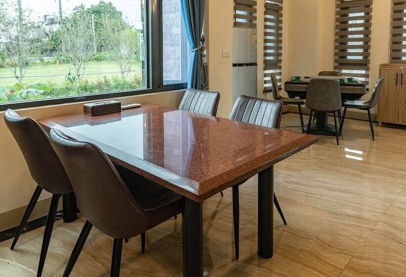 تختخواب و صبحانه Memories