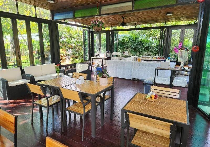 Hotel Baan Nern Khao Resort Pattaya