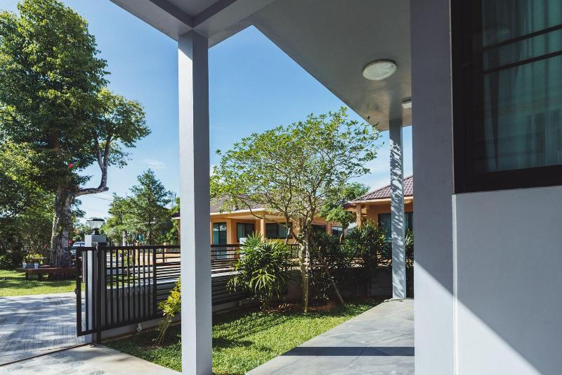 Hotel Baan Nern Khao Resort Pattaya