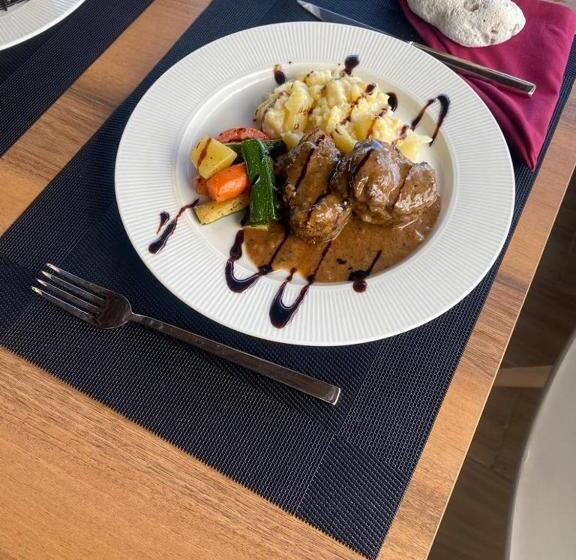 هتل Chalets Chomoni