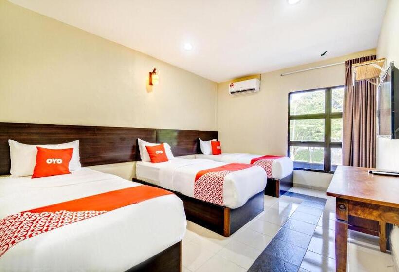Отель Oyo 89960 Manjung Inn