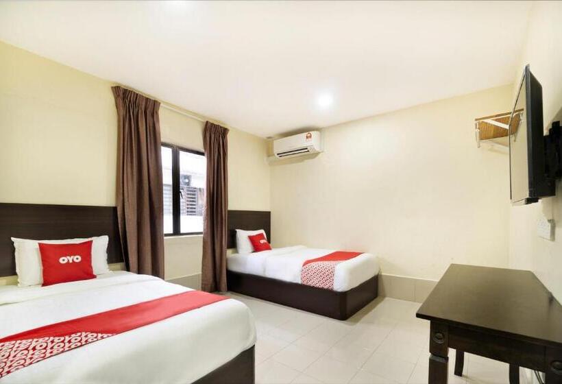 Отель Oyo 89960 Manjung Inn