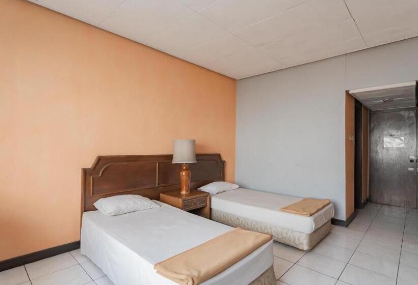 Istana Hotel Bandung Mitra Reddoorz