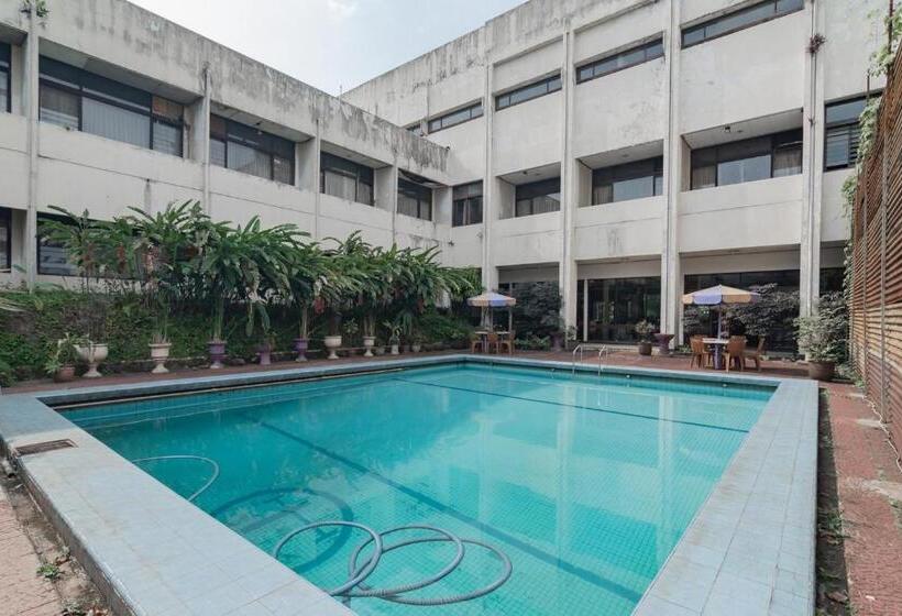 Istana Hotel Bandung Mitra Reddoorz