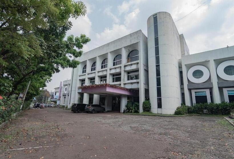 Istana Hotel Bandung Mitra Reddoorz