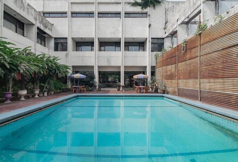 Istana Hotel Bandung Mitra Reddoorz