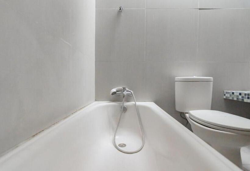 Istana Hotel Bandung Mitra Reddoorz