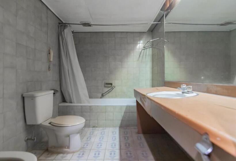 Istana Hotel Bandung Mitra Reddoorz