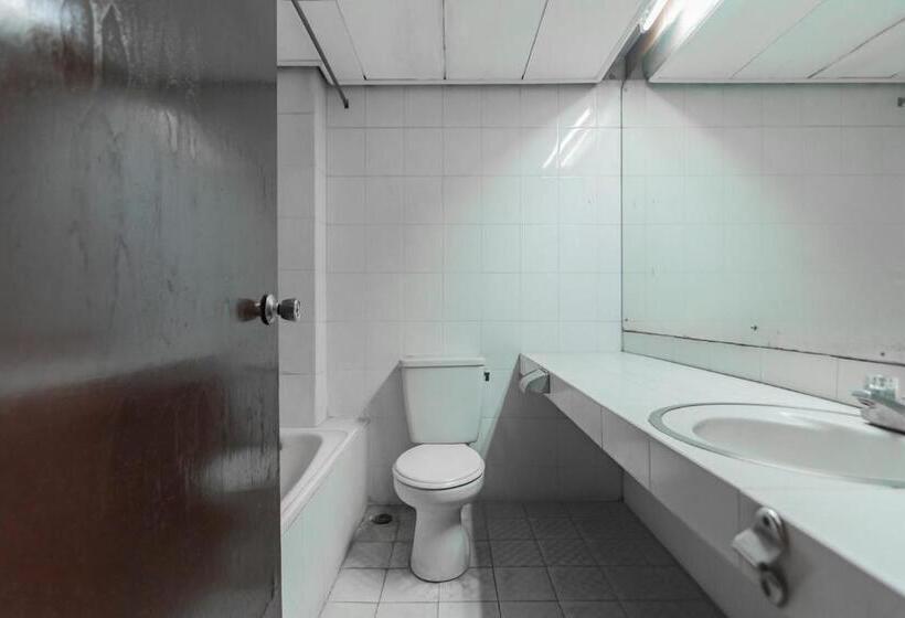 Istana Hotel Bandung Mitra Reddoorz