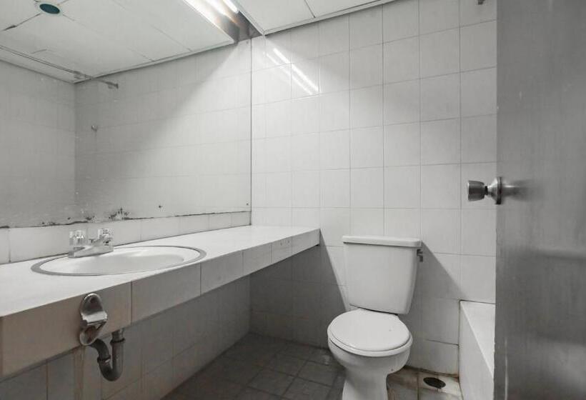 Istana Hotel Bandung Mitra Reddoorz