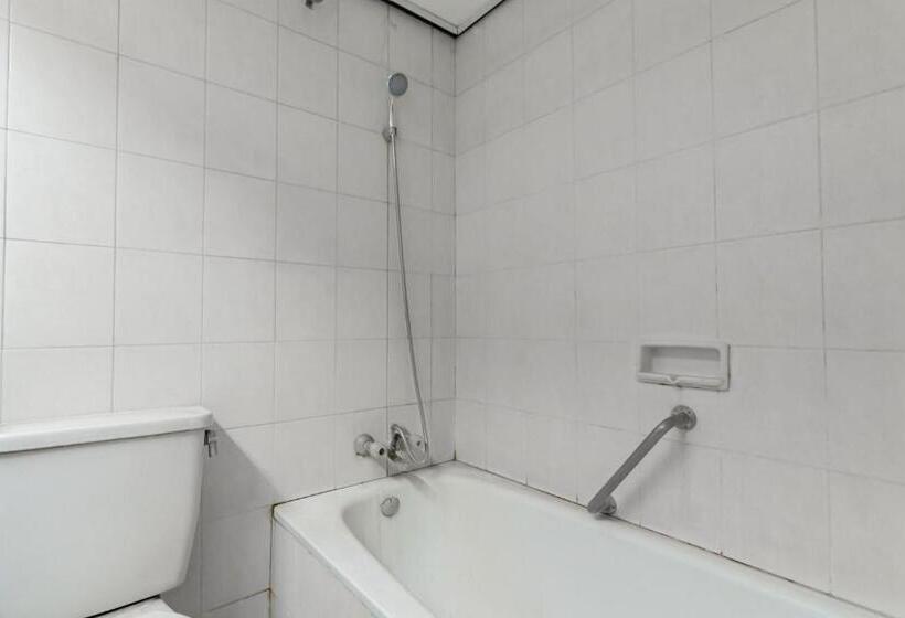 Istana Hotel Bandung Mitra Reddoorz