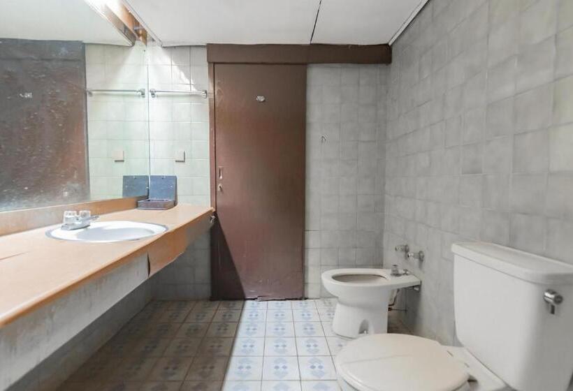 Istana Hotel Bandung Mitra Reddoorz