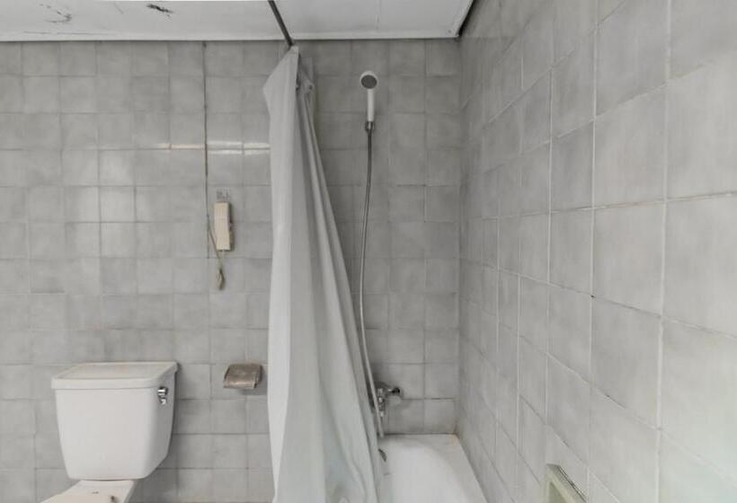 Istana Hotel Bandung Mitra Reddoorz