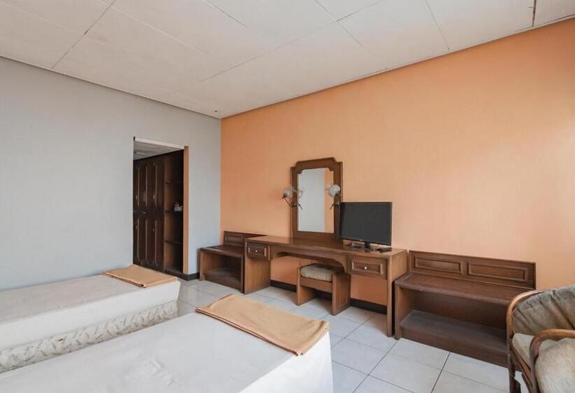 Istana Hotel Bandung Mitra Reddoorz