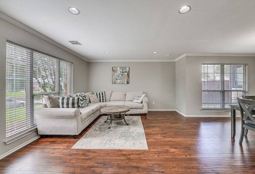 10 Mi To Lake Lewisville: Carrollton Home W/ Pool