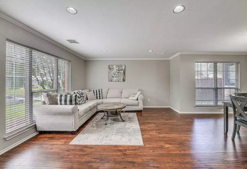 10 Mi To Lake Lewisville: Carrollton Home W/ Pool