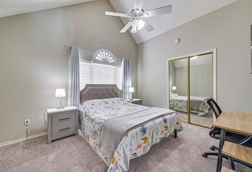 10 Mi To Lake Lewisville: Carrollton Home W/ Pool