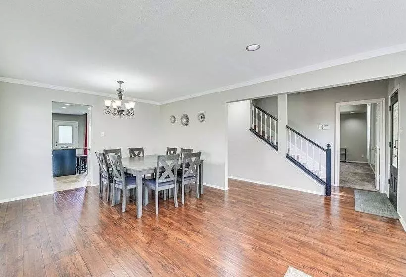 10 Mi To Lake Lewisville: Carrollton Home W/ Pool