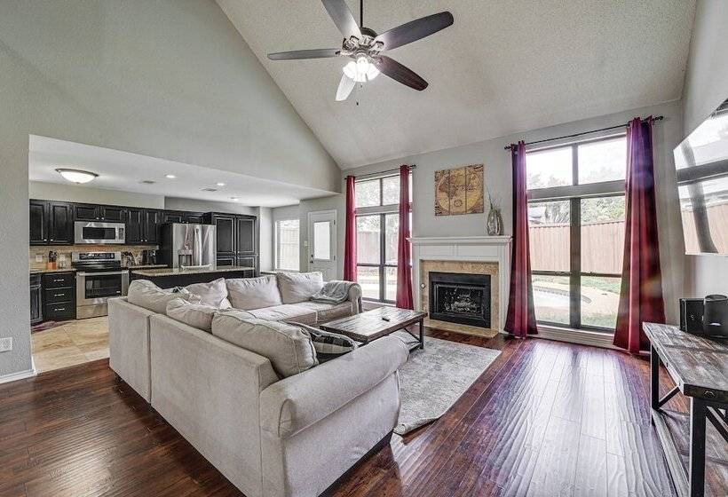 10 Mi To Lake Lewisville: Carrollton Home W/ Pool
