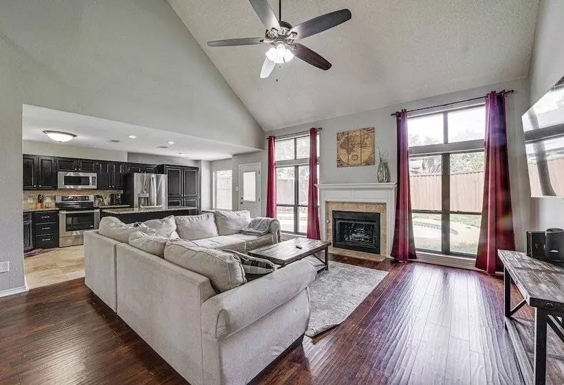 10 Mi To Lake Lewisville: Carrollton Home W/ Pool