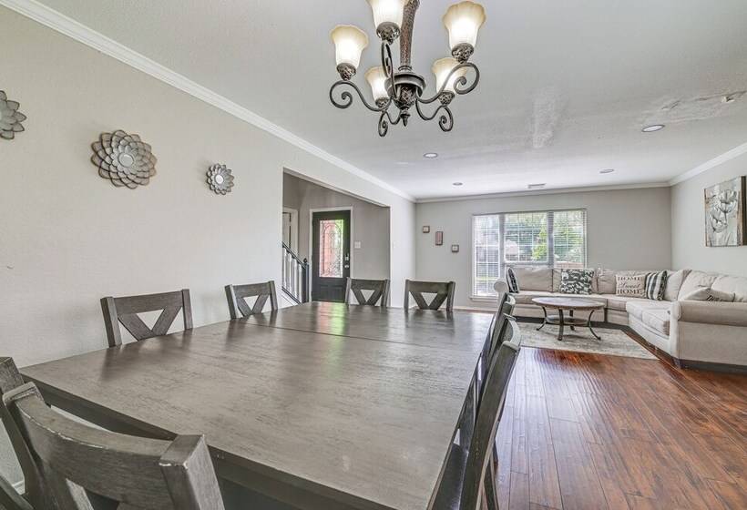 10 Mi To Lake Lewisville: Carrollton Home W/ Pool