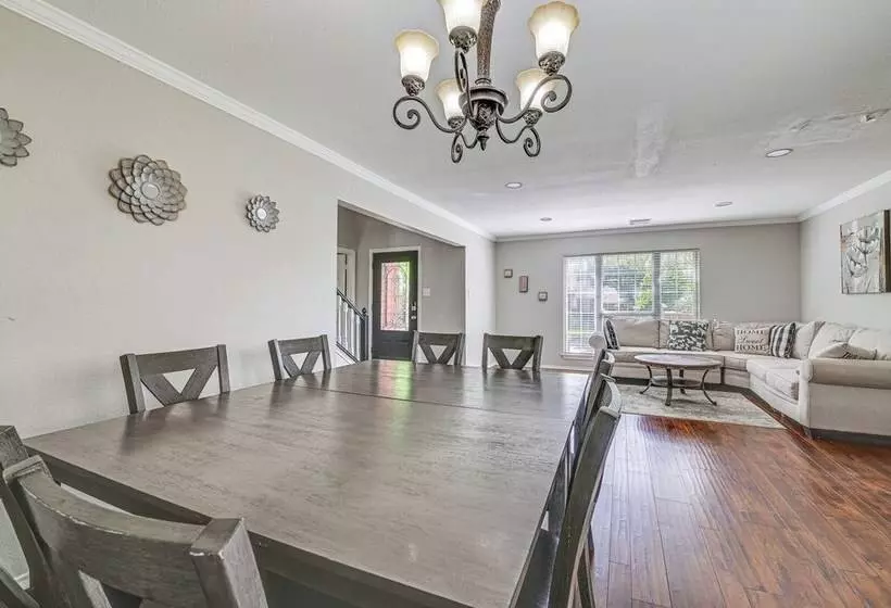 10 Mi To Lake Lewisville: Carrollton Home W/ Pool