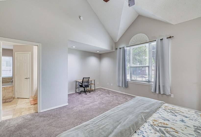 10 Mi To Lake Lewisville: Carrollton Home W/ Pool