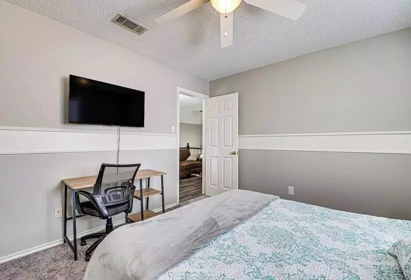 10 Mi To Lake Lewisville: Carrollton Home W/ Pool