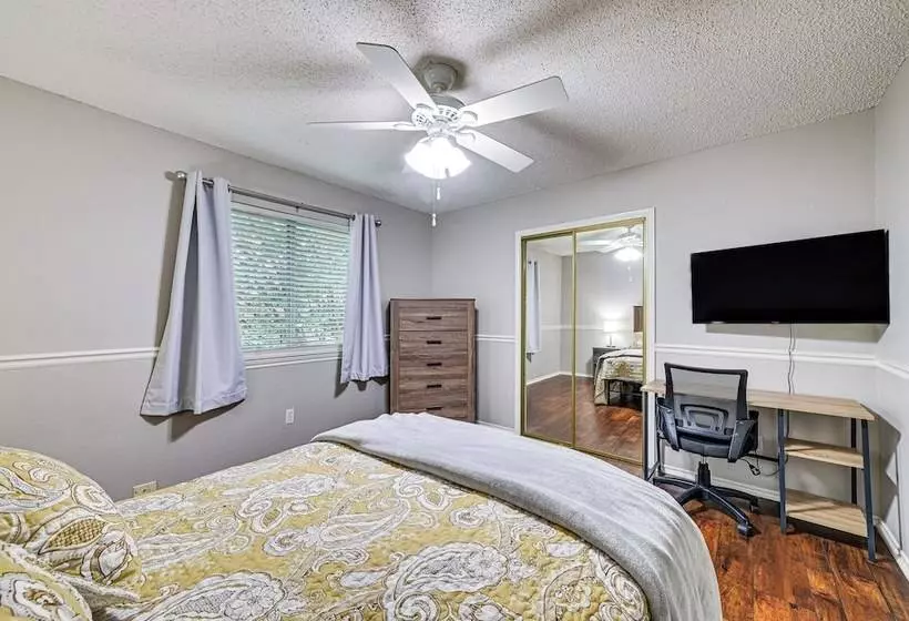 10 Mi To Lake Lewisville: Carrollton Home W/ Pool