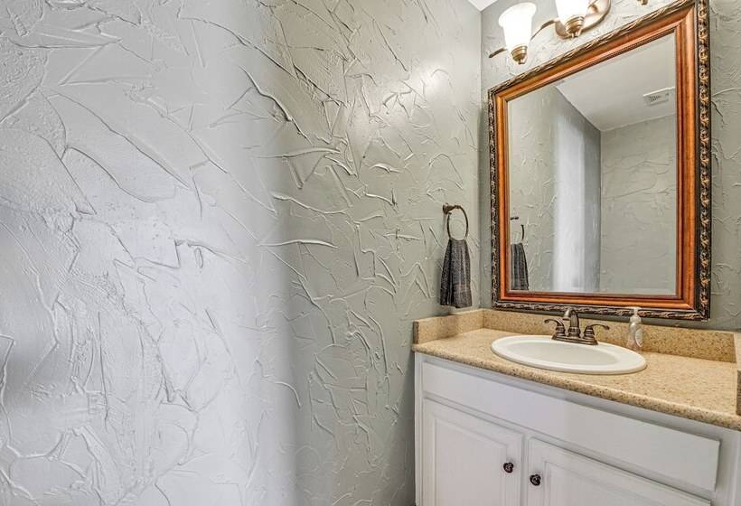 10 Mi To Lake Lewisville: Carrollton Home W/ Pool