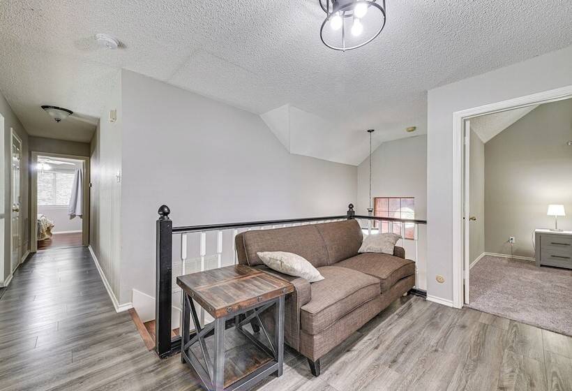 10 Mi To Lake Lewisville: Carrollton Home W/ Pool