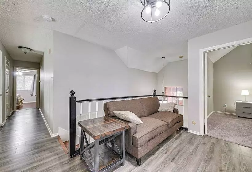 10 Mi To Lake Lewisville: Carrollton Home W/ Pool