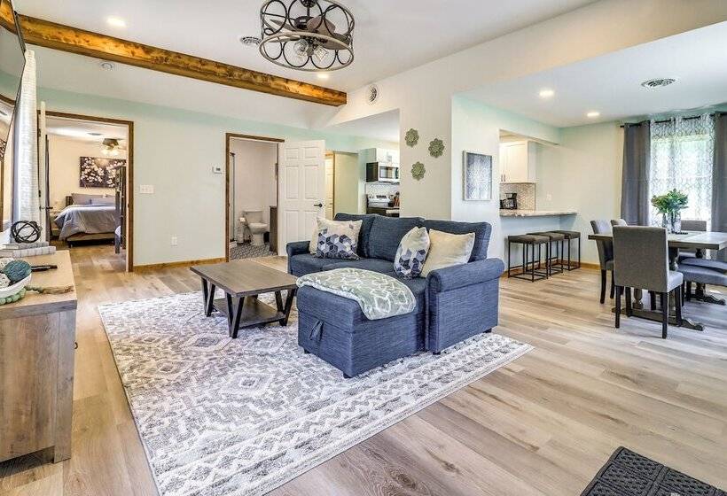 Cozy Grass Lake Home W/ Patio, Fire Pit & Kayaks!