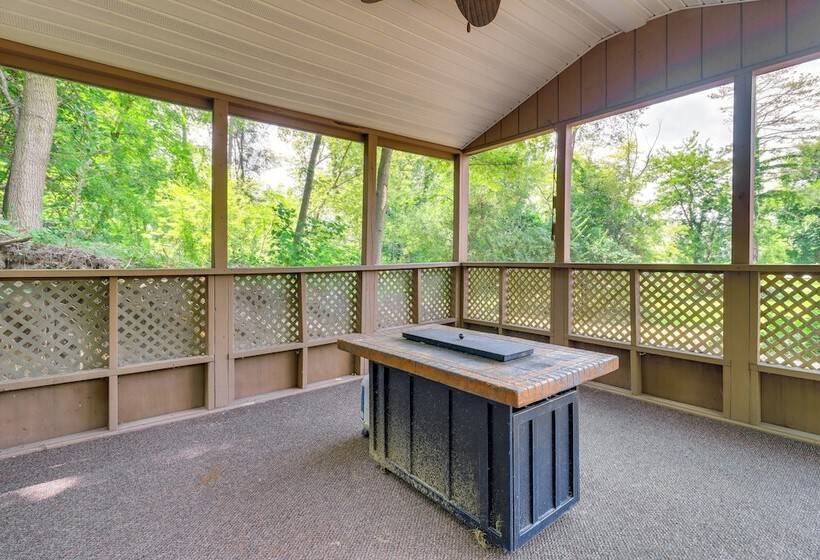 Cozy Grass Lake Home W/ Patio, Fire Pit & Kayaks!