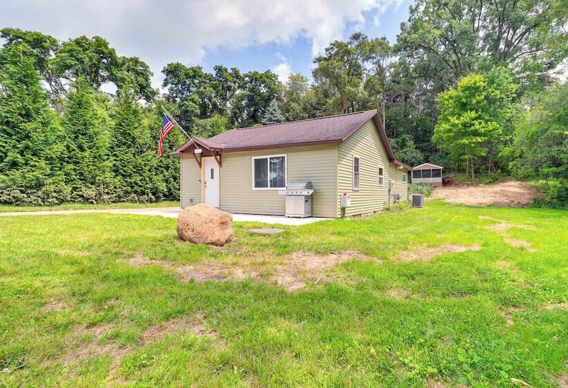 Cozy Grass Lake Home W/ Patio, Fire Pit & Kayaks!