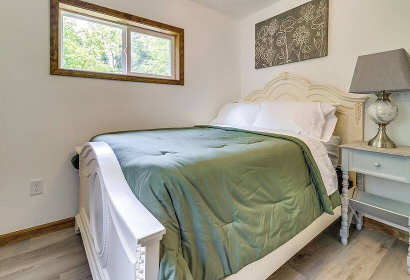 Cozy Grass Lake Home W/ Patio, Fire Pit & Kayaks!