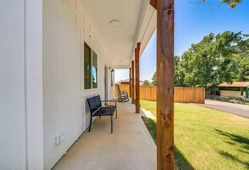 Cozy Two Peaks Home Near Lake Texoma State Park!